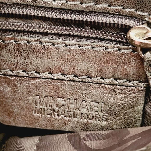 MICHAEL KORS HAMILTON Quilted Flap Shoulder Clutch - Picture 7 of 10